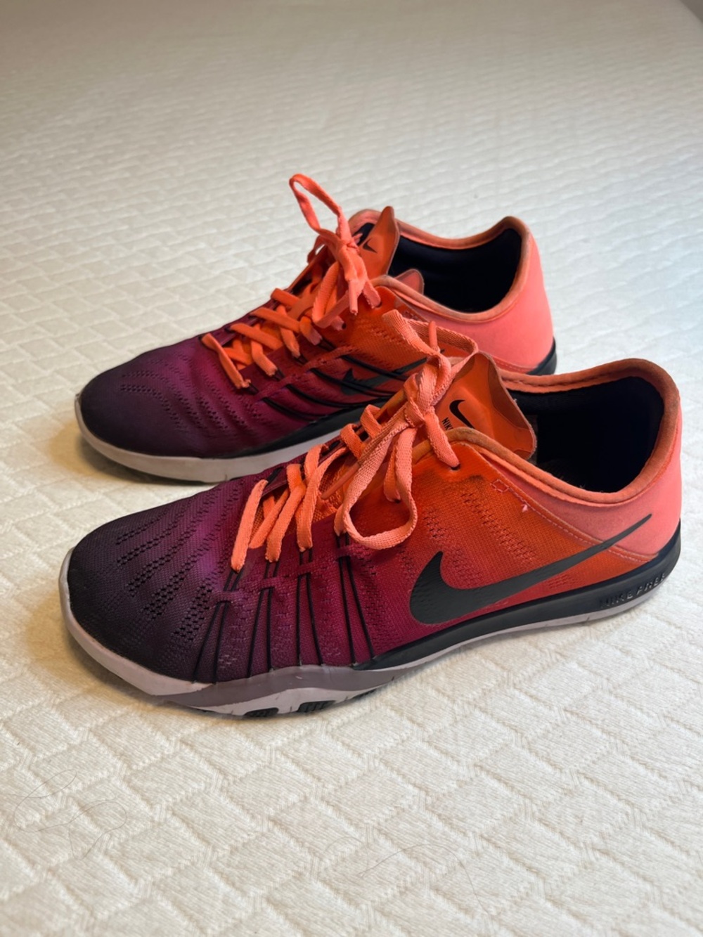 Nike Free TR6 Purple to Coral Training Sneakers with charcoal Swoosh, w6.5